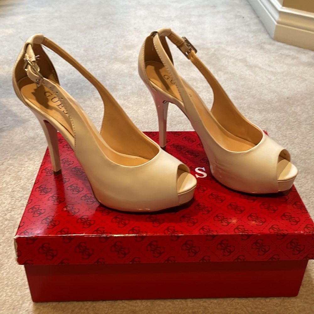 Beautiful White Sandals - Picture 3 of 8
